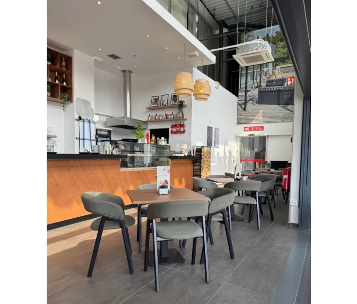 Terminal, Bauhaus Koper bar