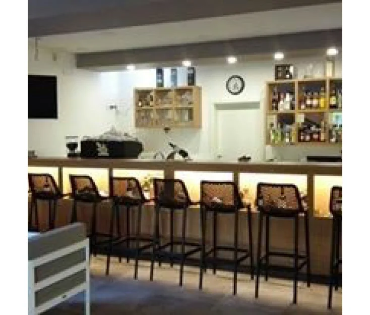 INSANIS LOUNGE