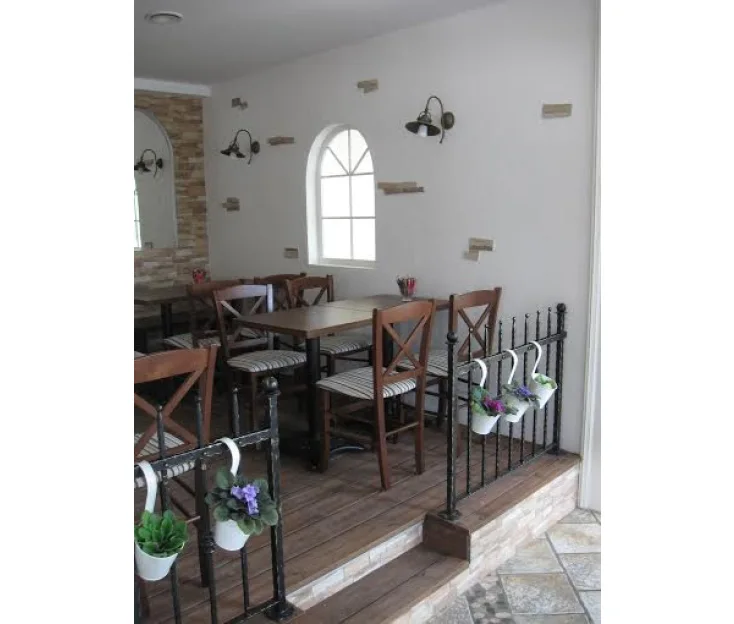 Lokal Kepca in Klasek- stoli in mize Škerjanc.