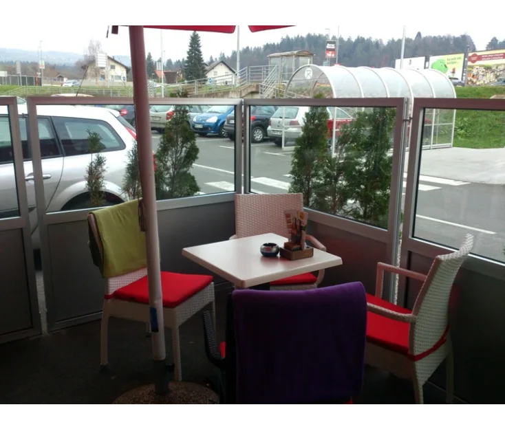LUNA CAFFE Novo mesto- protivetrne pregrade Škerjanc.