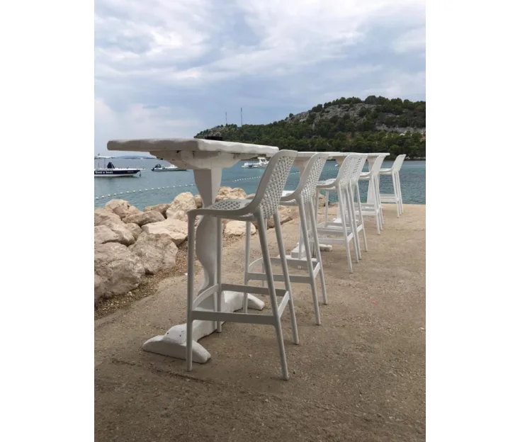 Shark bar, Žaborić