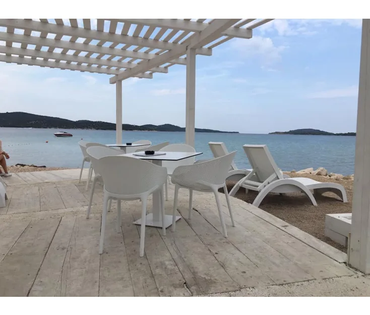 Shark bar, Žaborić