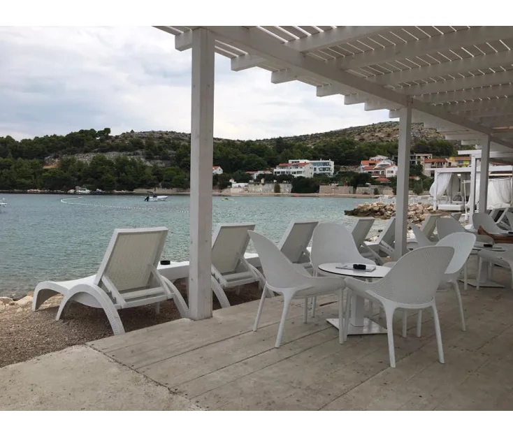 Shark bar, Žaborić