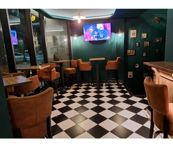 Robinson's Pub, Koper Bar