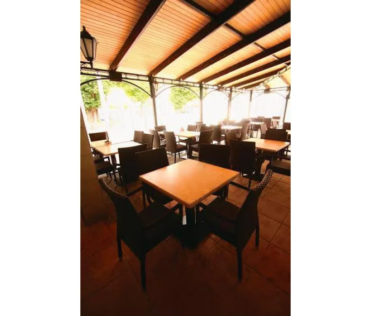 Picerija TRIGLAV-stolovi i stolice Škerjanc.